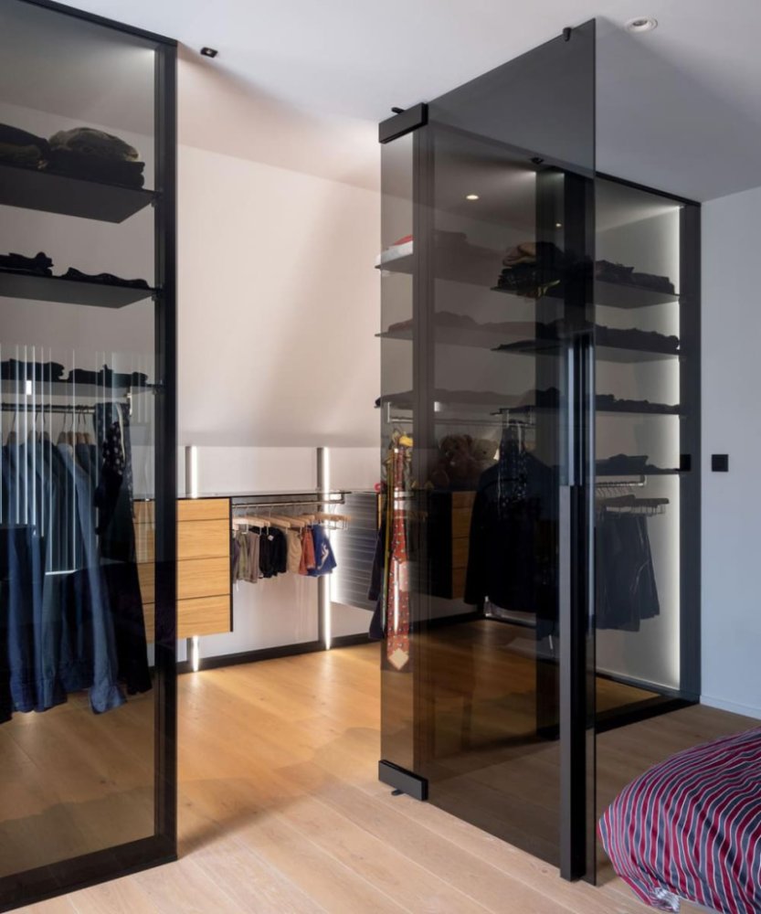 Поворотные двери AluDoors Pivot GLASS